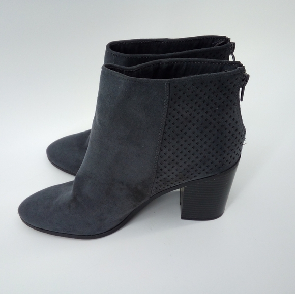 American Eagle Dark Navy Blue Laser Cut Chunky Heel Vegan Boots Booties 11 - Picture 2 of 12